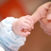 «Неге тегін отыруым керек»: Немерелерін бағып берген әже 15 миллион табыс тапты