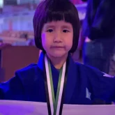 Әкесі балалар үшін көлігін сатқан: Алты жасар қазақ қызы әлем чемпионы болды