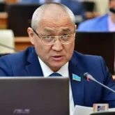 «Мұнай үстінде отырған ел үшін бұл нонсенс»: Еділ Жаңбыршин бензин тапшылығын сынады