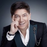 «Проблемаңды ешкімге айтпа»: Сәкен Майғазиев тыңдармандарына ақыл айтты