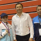 «Жарайсыздар!»: Геннадий Головкин Азия чемпионатында қазақ боксшыларымен кездесті (ВИДЕО)