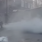 Екібастұзда құбыр жарылып, 10 жастағы бала күйіп қалды (ВИДЕО)