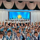 «Мен қазақпын»: Астанада бір сәтте 700 оқушы патриоттық әнді шырқады (ВИДЕО)