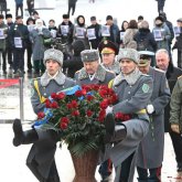 Алматы әкімі Тәуелсіздік монументіне гүл шоқтарын қойды