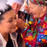 «Татарға шығып жатыр»: Желіде 42 жасында сырға салу рәсімін өткізген қалыңдықтың видеосы тарады (ВИДЕО)