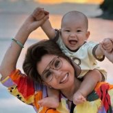 «Марқұм атасы жазып еді»: Роза Рымбаева немересіне ән арнады (ВИДЕО)