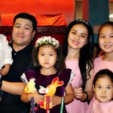 «Қыздарыммен құрбылардай жүрмін»: Мөлдір Мұқанова қыз тәрбиесіне қатысты ойын айтты (ВИДЕО)