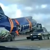 Ақтау маңында құлаған ұшақтың бөлшектері оқиға орнынан шығарылды (ВИДЕО)