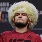 «Нәсілшілдік»: Хабиб Нурмагомедов ұшақта не болғанын ашып айтты