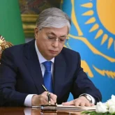 «Cын-пікірлеріңіз бен ақыл-кеңестеріңіз орынды»: Тоқаев жазушы Төлен Әбдікке жеделхат жолдады