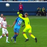 «Маған уәде беріңіздерші, мен өлмеймін ғой»: Қазақ фуболшысымен соқтығысып қалған қақпашының сөзі тарады (ВИДЕО)