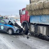 Семейде полиция көлігі КамАЗ-бен соқтығысып қалды