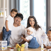 Әнші Бүркіт келіншегі мен ұлының туған күндерін ерекше атап өтті (ВИДЕО)