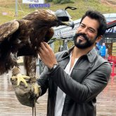 «Қыздардың жүрегін жаулаған жұлдыз»: Әйгілі түрік актері Бурак Өзчивит Қазақстанға келе жатыр