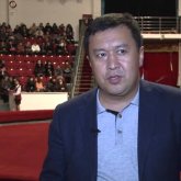 «Аттың ақшасын алып, жаяу жібергендей»: Актер Сәбит Әбдіхалықов Air Astana-ны әбден сынады