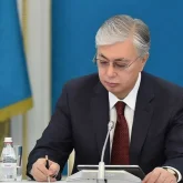 Мемлекет басшысы көрнекті жазушы, драматург Дулат Исабековтің отбасына көңіл айтты