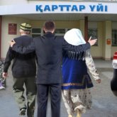 Ата-анасын қарттар үйіне өткізетіндердің жалақысынан 50 пайыз ұстау ұсынылды