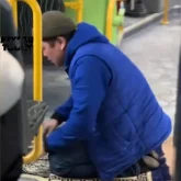 Батыс Қазақстанда жүргізуші автобусты тоқтатып, намаз оқыған (ВИДЕО)