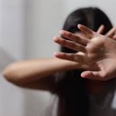 «Көзін көгертіп, аяқ киіммен ұрған»: Сұлулық байқауының жеңімпазы 9 жыл бойы күйеуін қорлап келген