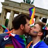 «Арсыздық, үлкен күнә»: Мүфтият ЛГБТ туралы қозғалысына қатысты мәлімдеме жасады (ВИДЕО)