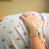 Жамбыл облысында босанған әйел комаға түсіп, жаңа туған сәбиі шетінеп кетті