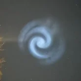 Еуропада аспаннан спираль тәрізді ерекше құбылыс көрінді (ВИДЕО)