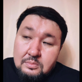 «Өзгенің қайғысынан пайда тапқысы келеді»: Белгілі әнші емшісымақтардың былығын ашты (ВИДЕО)