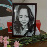 Экс-күйеуі әйелін бауыздаған: Жылыой ауруханасының ұжымы Мейрамгүлді ақтық сапарға аттандырды