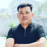 «Төсек арқылы келдім»: Қанат Әлжапбаров қалай танымал болып кеткенін айтты (ВИДЕО)