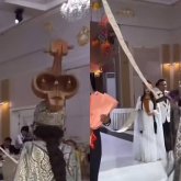 «Жамбасына жабыстырып алмағанына шүкір»: Қобызды басына байлап алған бойжеткен сынға қалды (ВИДЕО)