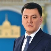 Ерлан Қарин: «Билік қазақ тіліне қиянат жасады деу – бос әңгіме»