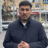 «Жалғыз басты ананы несиеге батырды»: Ілияс Сариевтің тағы бір алаяқтық әрекеті әшкереленді (ВИДЕО)