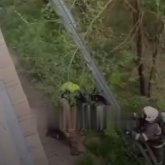 «Техника қайда, министр мырза?»: Өскеменде өрт сөндіруші биік ғимараттан құлап кетті (ВИДЕО)