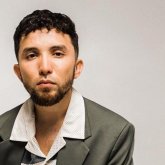 «Ішіп алған адамдай қуып отыр»: Әнші Qanay-дың сұхбаты көптің ашуын тудырды (ВИДЕО)