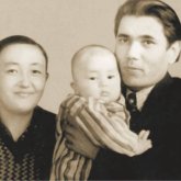 «Әшекейлер мен қымбат киімдерден тартынатын»: Тоқаев анасы жайлы сағынышты сырымен бөлісті