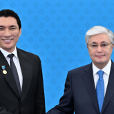 «Қазақстанның халық әртісі»: Әлішер Кәрімов қуанышын жасыра алмады