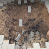 Астанада жаяу жүргіншілер жолағы опырылып, тұрғын жарақат алды