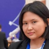 «Айта алмаймын»: Бибісара Асаубаева қазақ тілінде сұхбат беруден бас тартты (ВИДЕО)