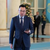 «Екі атамды да атып, белгісіз жерге көмді»: Президенттің баспасөз хатшысы отбасында болған қиындықты айтты