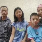 «Қолым жоқ болса да, балаларымды жетектедім»: Қазақстандық әкенің оқиғасы жұртты таңғалдырды