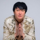 Әнші Өмірқұл Айниязов сүйінші жаңалығымен бөлісті