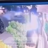 Қаскелеңде Mercedes-Benz жазғы дәмханаға кіріп кетті: даяшы ауруханаға түсті (ВИДЕО)