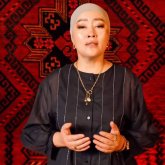 «Әлсіз жаратылыспын»: Наркенже Серікбаева филармония басшысымен неге татуласқанын айтты (ВИДЕО)