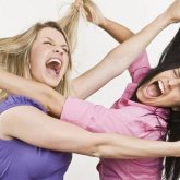 Ата-енесінің үйінде төбелескен ақтөбелік келіндерге сот үкім шығарды