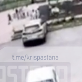 Астанада 6 жасар баланы аулада көлік қағып кетті (ВИДЕО)