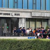 Белсенділер қоқыс үйіндісіне қарсы: Астанада «NAK-тың қоқысы – NAK кеңсесіне!» акциясы өтті