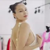 «Шешіне салмадың ба?»: Қайрат Нұртастың әйелі «шопинг» жасаймын деп сынға қалды (ВИДЕО)