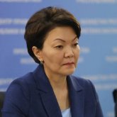 Еңбек министрі Светлана Жақыпова қара жамылды