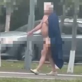 Астанада жалаңаш ер адам саябақта серуендеп жүрген (ВИДЕО)