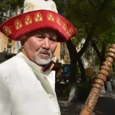 «Үнемі барып тұрамын»:  Әйелді баспалдақтан итерген Амантай қажы өз шындығын айтты